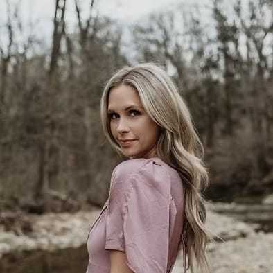 Portrait of Lora Dias, a professional stylist at Salon Stone & Spa, showcasing their expertise and style.